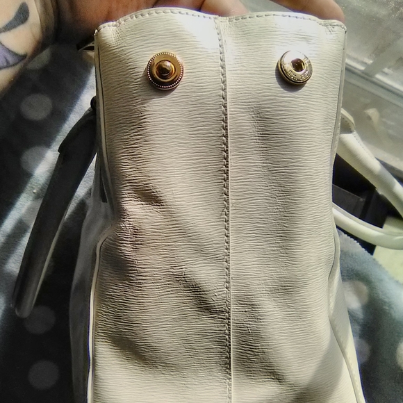 Ralph Lauren Handbag. - Picture 5 of 8